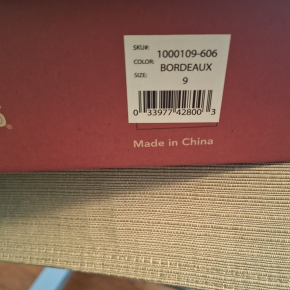 Women's Burgundy Fur-Lined Boots - Picture 8 of 8